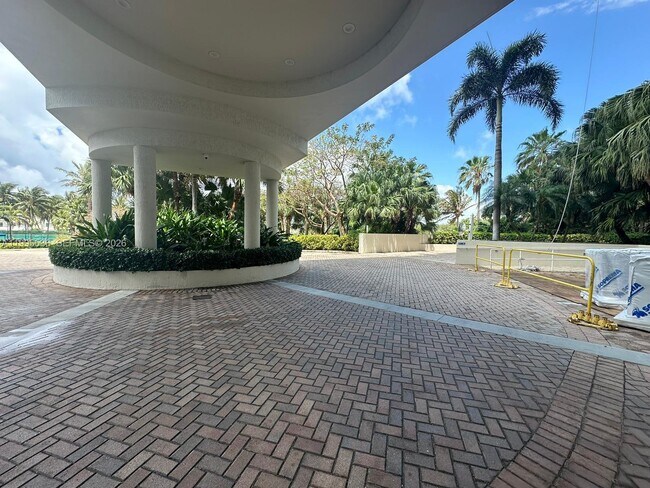 Foto del edificio - 6001 N Ocean Dr