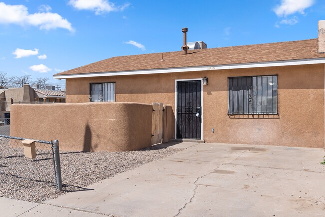 Building Photo - 5909 Casita Vista Pl NW