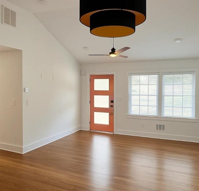 Building Photo - 3253 Beech Dr