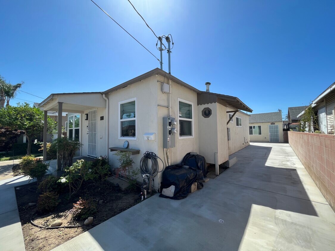 Primary Photo - 16825 La Salle Ave