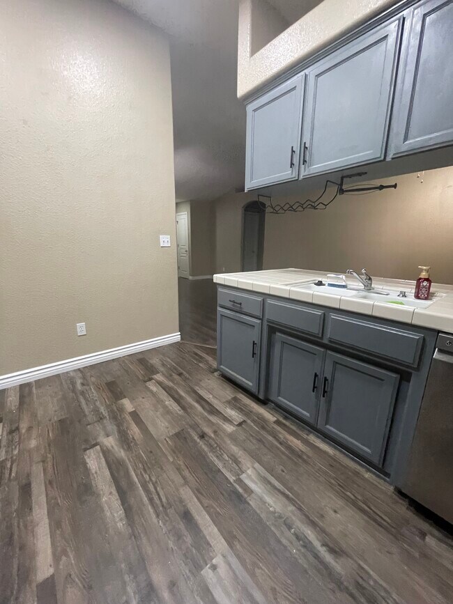 Foto del edificio - 1276 W Cortner St