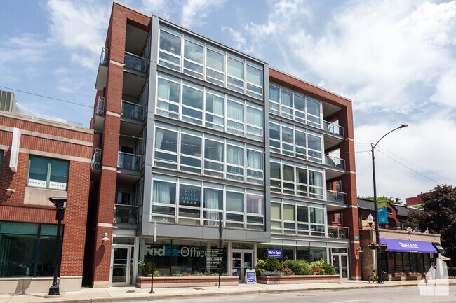 Building Photo - 744 W Fullerton Ave