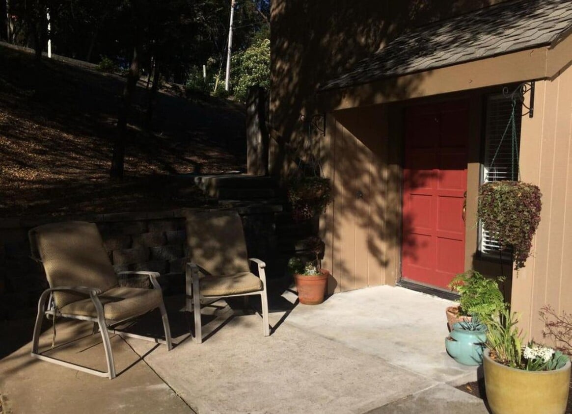 Primary Photo - 123 Spyglass Hill Rd