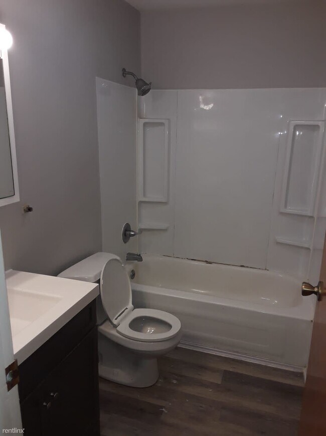Building Photo - 2 br, 1 bath 4plex - 1950 Warren Street 2