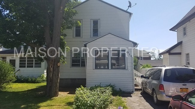 Building Photo - One Bedroom, Plus Bonus Room!