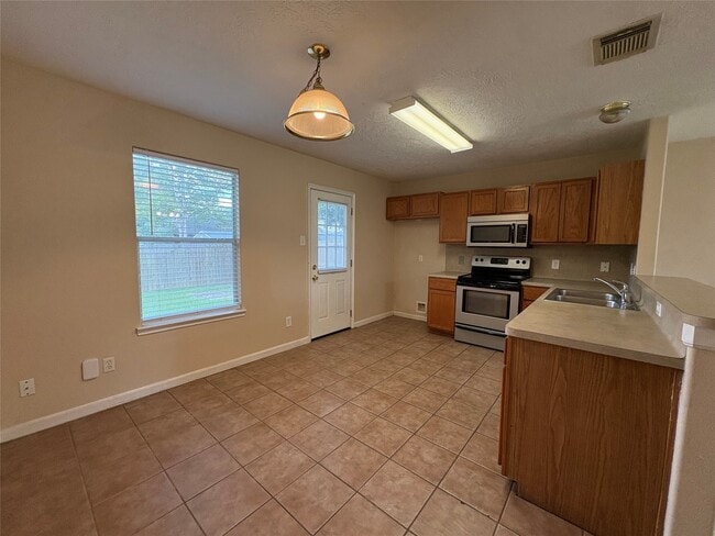 Building Photo - 14129 Broken Arrow Dr