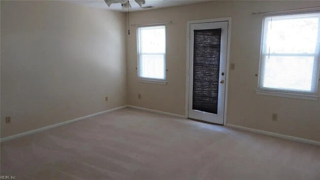 Building Photo - 5936 Senators Ct