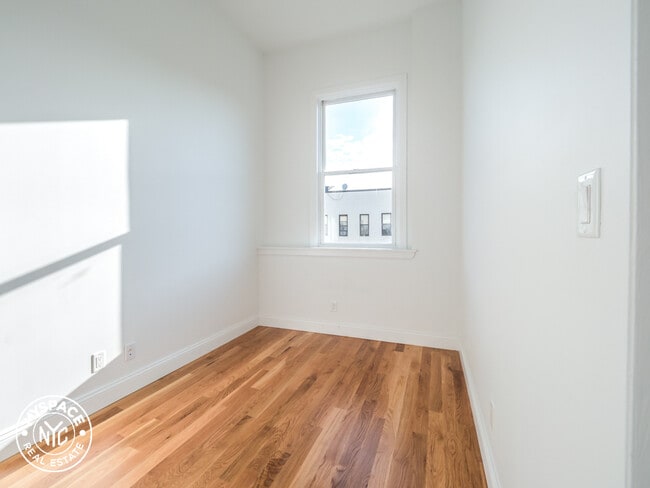 Foto del edificio - 287 Wyckoff Ave