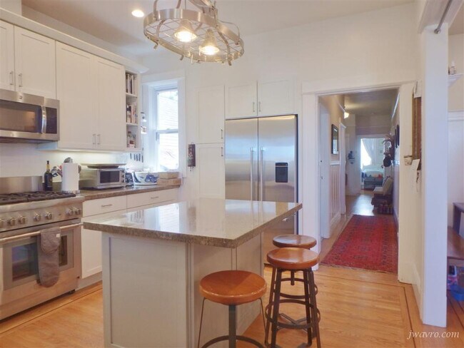 Building Photo - 25 Cortland Ave