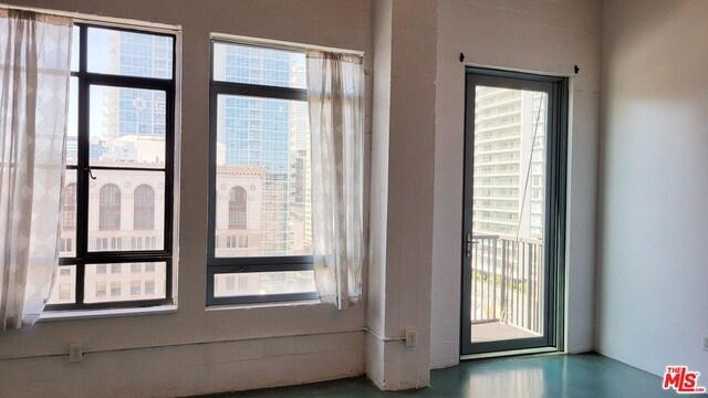 Building Photo - 849 S Broadway