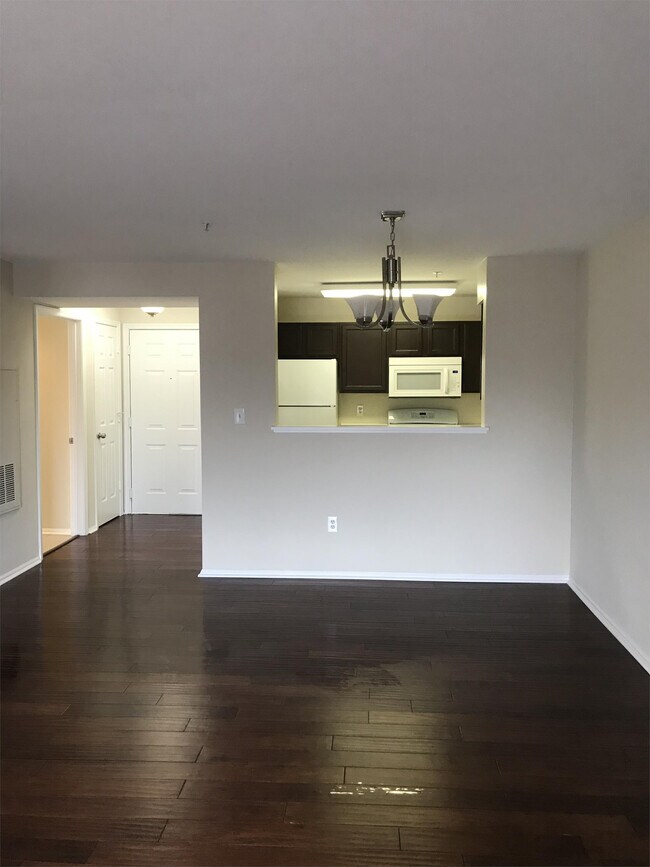 Foto del edificio - 14100 Farnsworth Ln