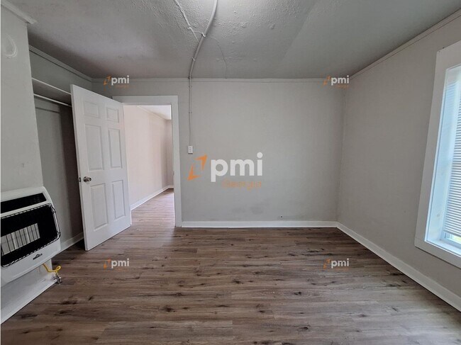Building Photo - 130 Irwin St