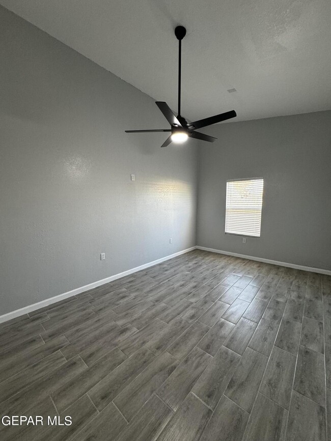 Foto del edificio - 10277 N Loop Dr