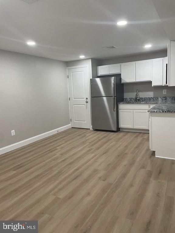 Foto del edificio - 400 Granville Dr