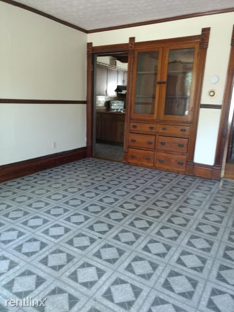 Building Photo - 6 br, 2 bath House - 725 Robbins Ave