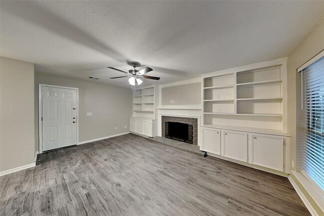 Foto del edificio - 9530 Cabin Creek Dr