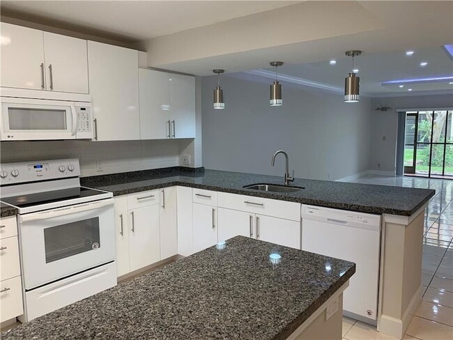 Foto del edificio - 434 Lakeview Dr