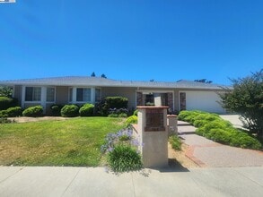 Building Photo - 1277 Concord St