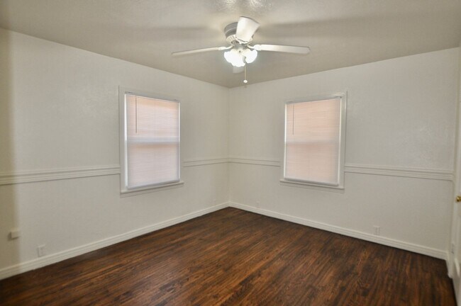 Foto del edificio - FOR LEASE - COMING SOON! Newly Remodeled 2...