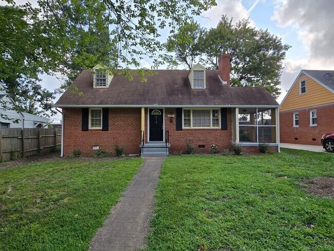 Building Photo - 6012 Mann Ave