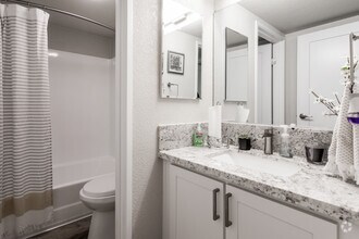 2BR,1BA-Griffith - The Parc Apartments