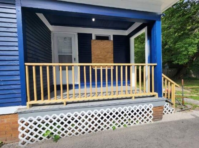 Building Photo - Four Bedroom, Two Full Bath Single Family ...