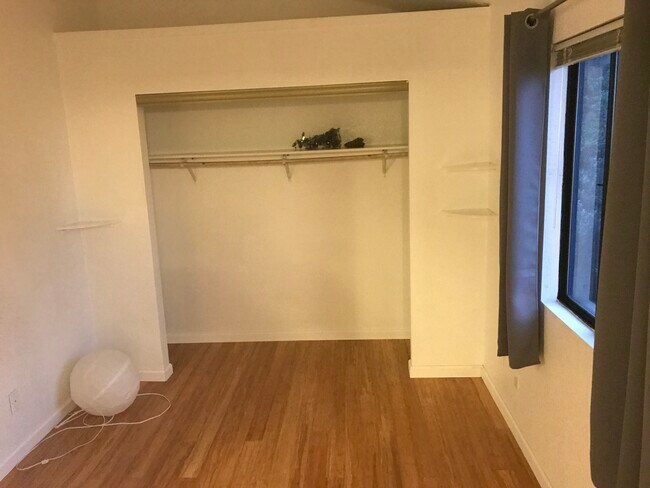 Foto del edificio - 512 Lewis Ln