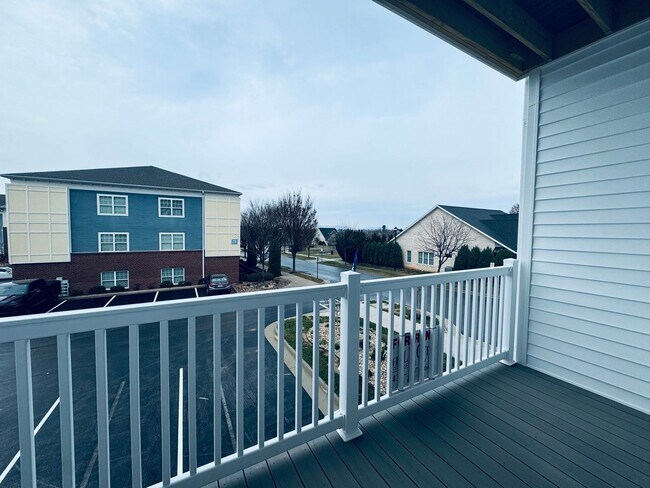 Building Photo - THE CROWN AT CORNESTONE