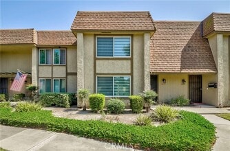 Building Photo - 8631 York Cir