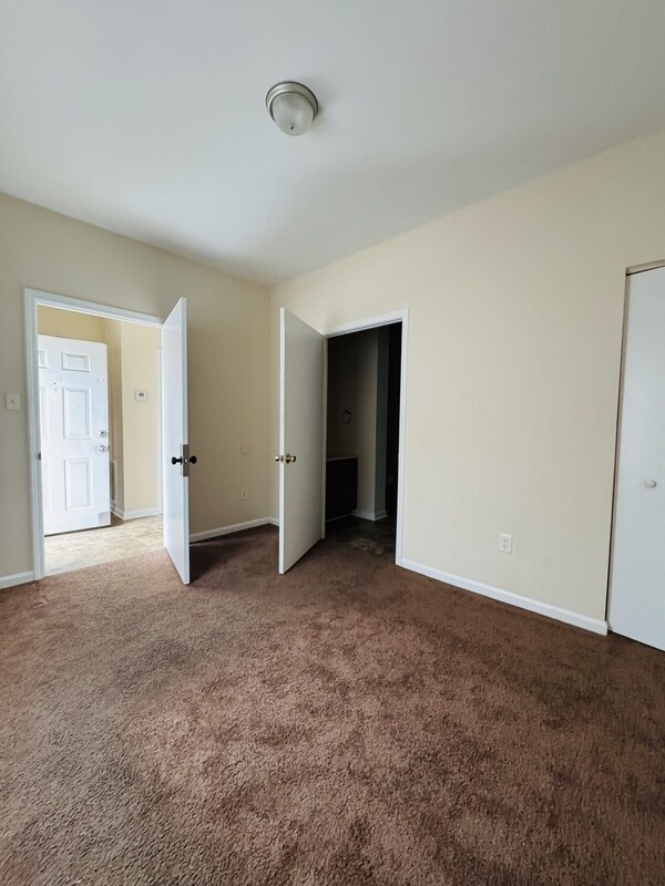 Foto del edificio - 1323 E 10th St