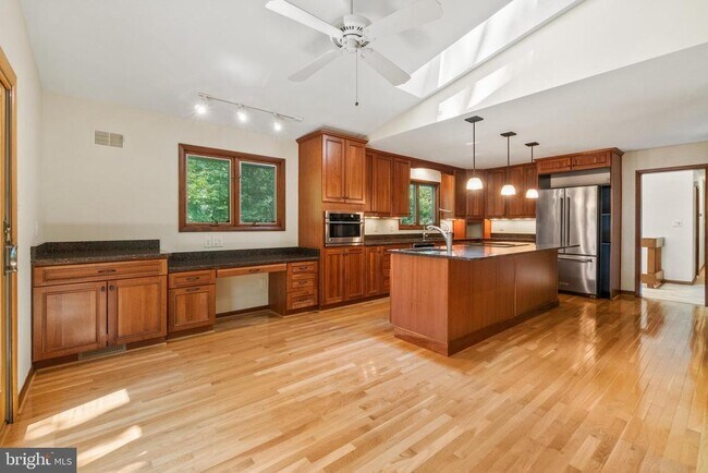 Foto del edificio - 711 Hartford Rd