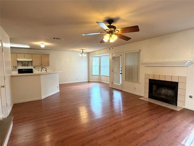 Foto del edificio - 1121 Stephanie Lee Ln