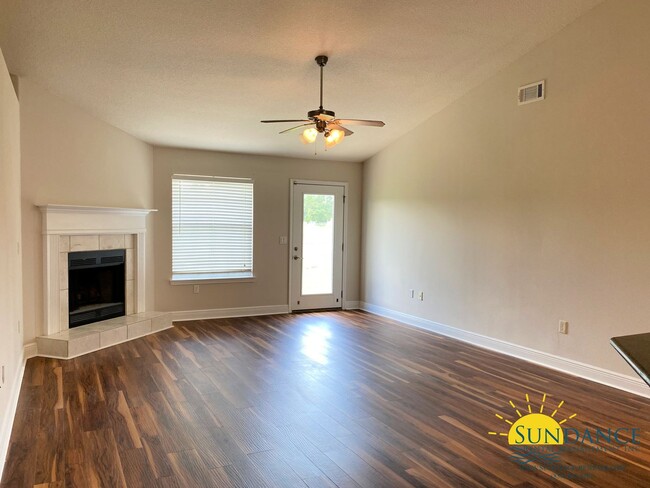 Foto del edificio - Gorgeous 5 Bedroom Home in Navarre
