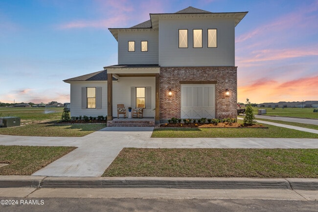 Building Photo - 400 Villager Ave