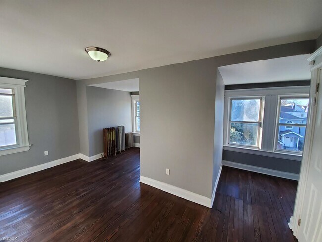 Building Photo - 3 br, 1 bath  - 182 N 17th St 1