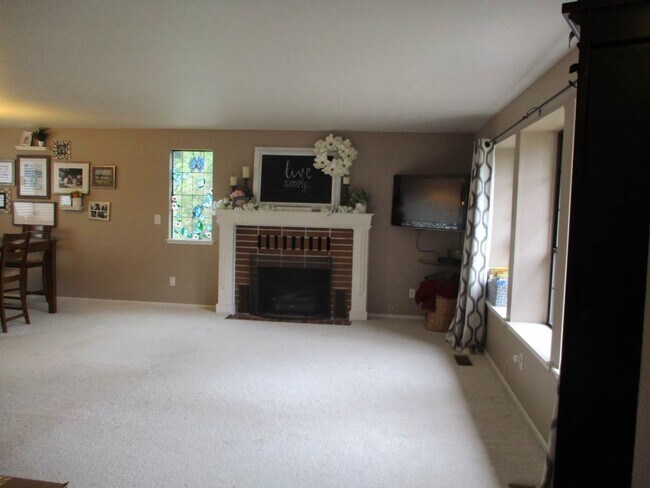 Foto del edificio - 3 Bedroom, 2.5 bathroom split level home in University Place