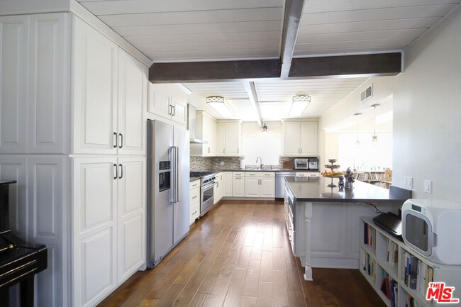 Foto del edificio - 2260 Los Amigos St