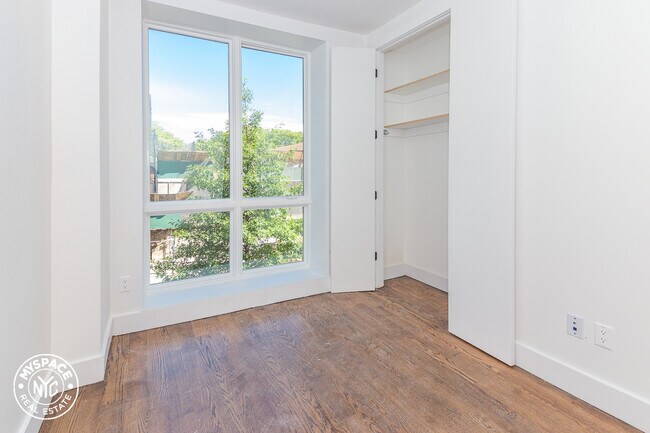 Foto del edificio - 321 Woodbine St