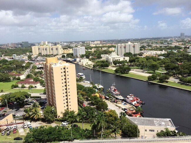 Foto del edificio - 10 SW South River Dr