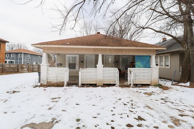 Building Photo - N Rosedale Ave Triplex
