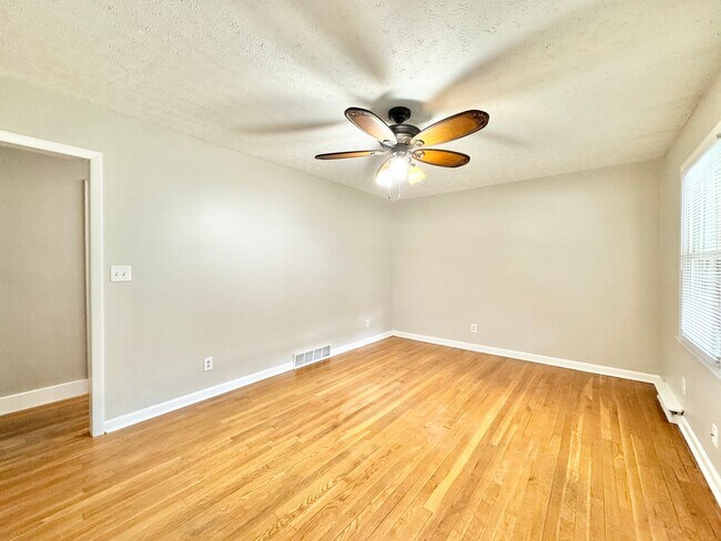 Foto del edificio - Adorable 3 Bedroom with Large Basement!