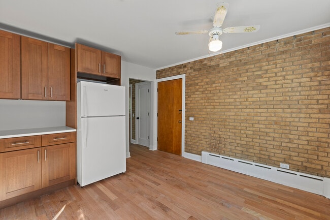Building Photo - 1506 Glencoe Ave