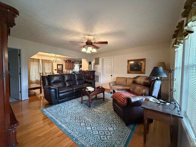 Foto del edificio - 3 Bedroom 2 Bathroom Fully Furnished Home in Greeneville, TN
