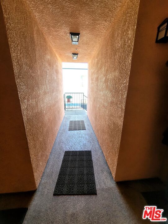 Foto del edificio - 887 E 40th Pl