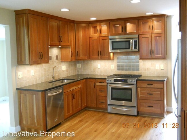 Building Photo - 3 br, 2.5 bath House - 18 Steele Avenue