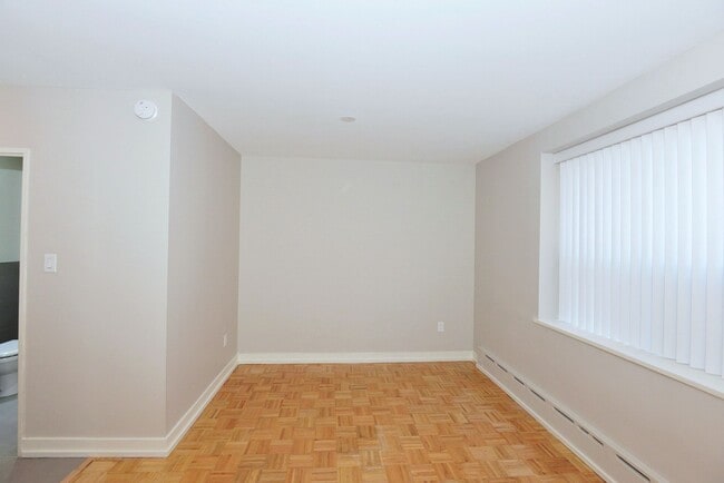 Building Photo - 263 Russell Hill Rd