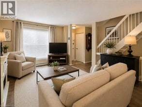 Building Photo - 475 Sandringham Crescent
