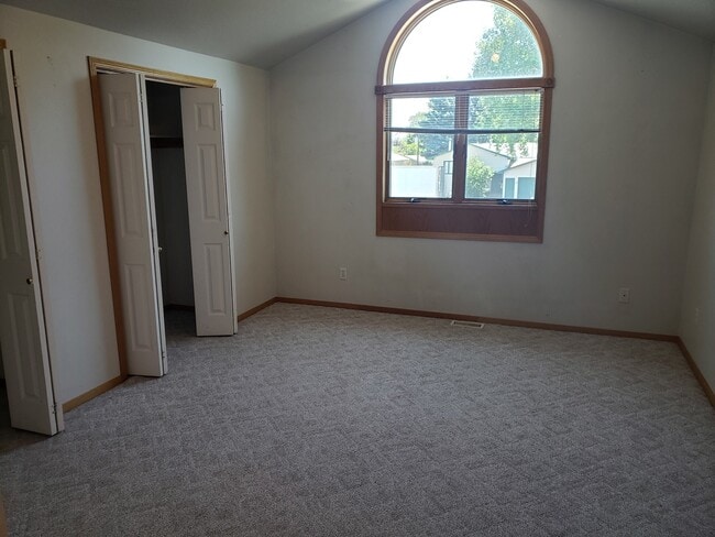Building Photo - 513 N 19th Ave