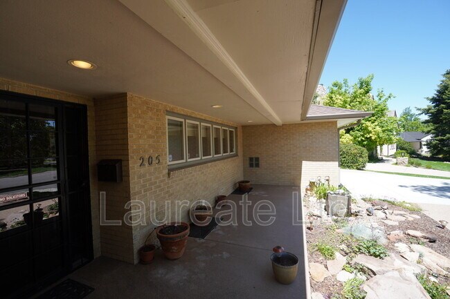 Building Photo - 205 Locust Lane