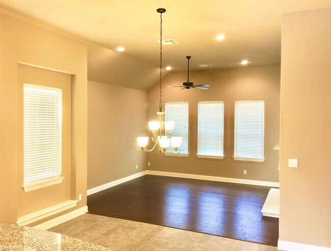 Building Photo - 3 br, 2 bath House - 2912 Windy Vane Dr